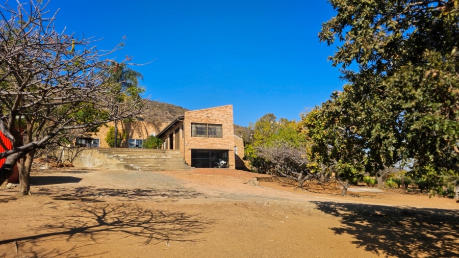 4 Bedroom Property for Sale in Zilkaatsnek North West